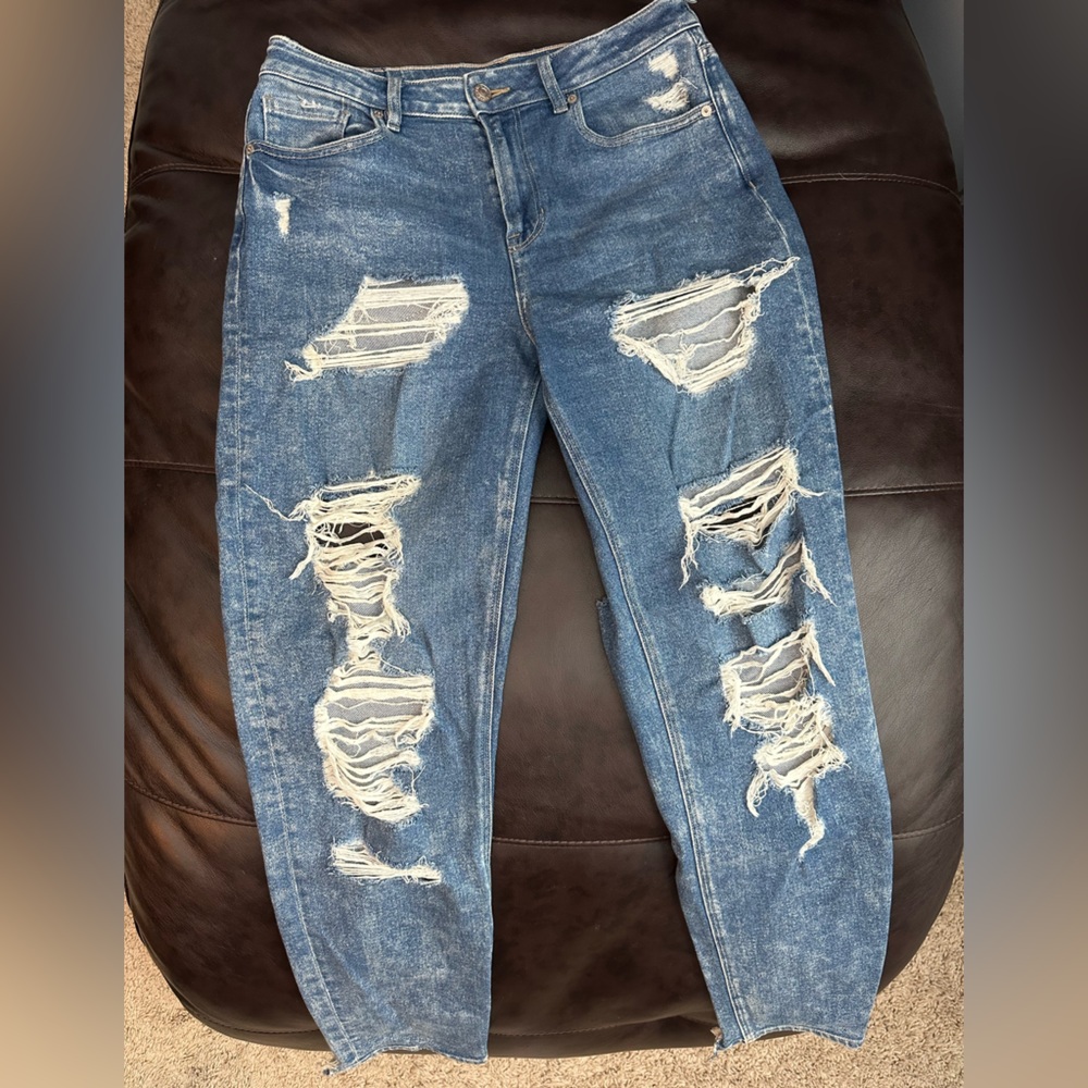 American Eagle Women’s Baggy Distressed Jeans in Medium Wash - 8 Long